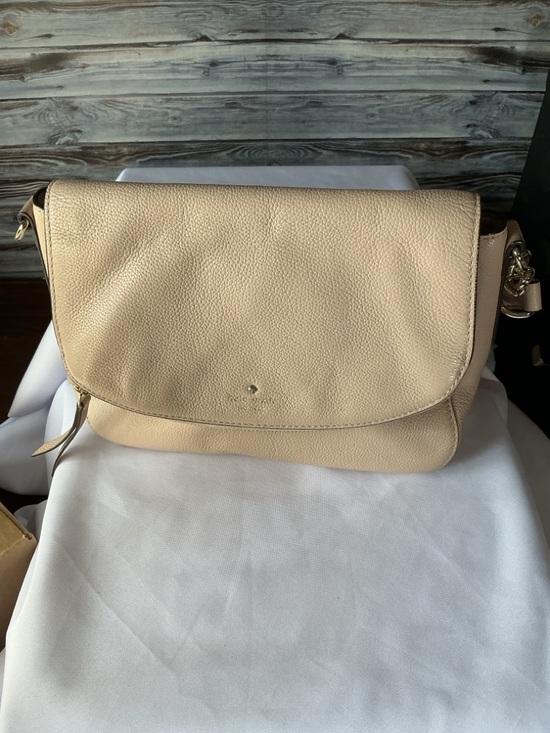 Handbags - ⭐ Kate Spade Beige Pebbled Leather Foldover Crossbody Shoulder Bag